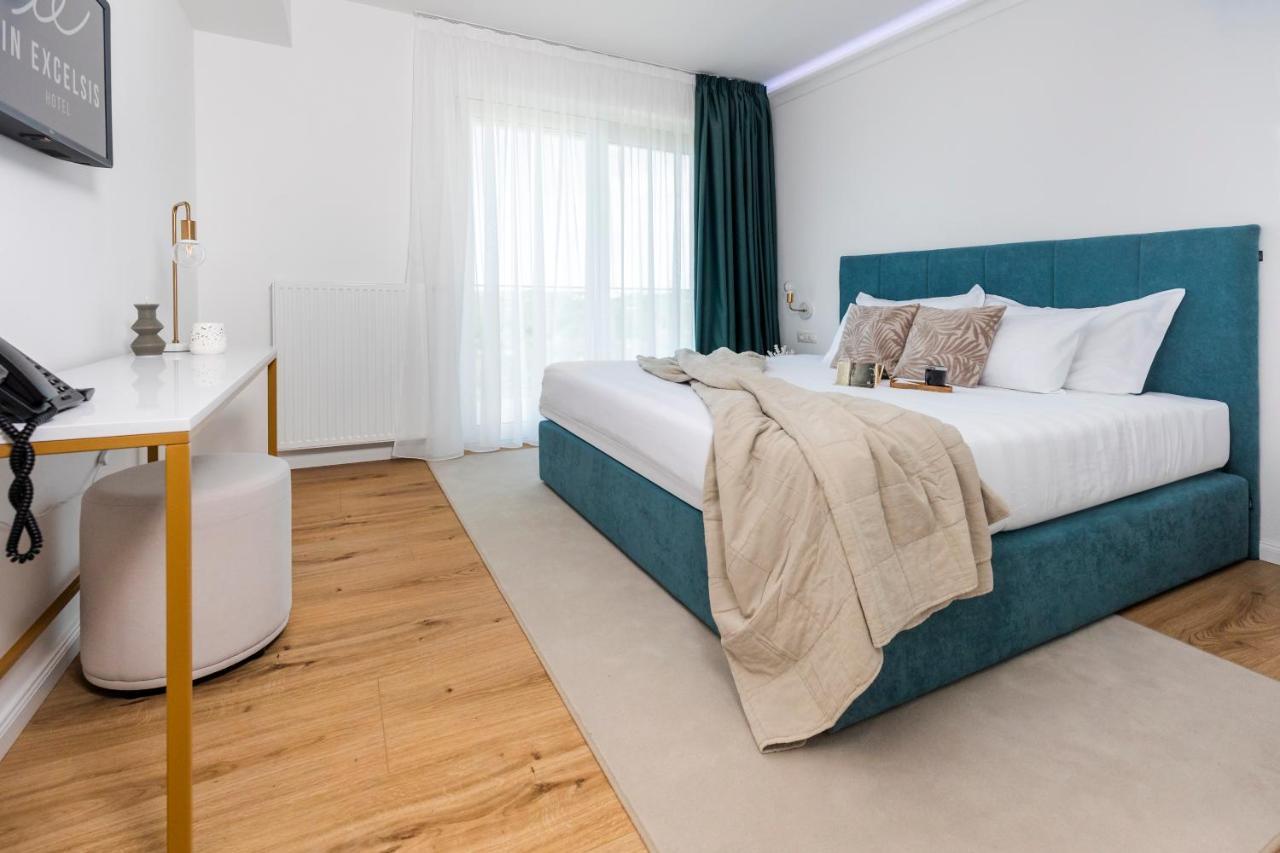 Hotel In Excelsis